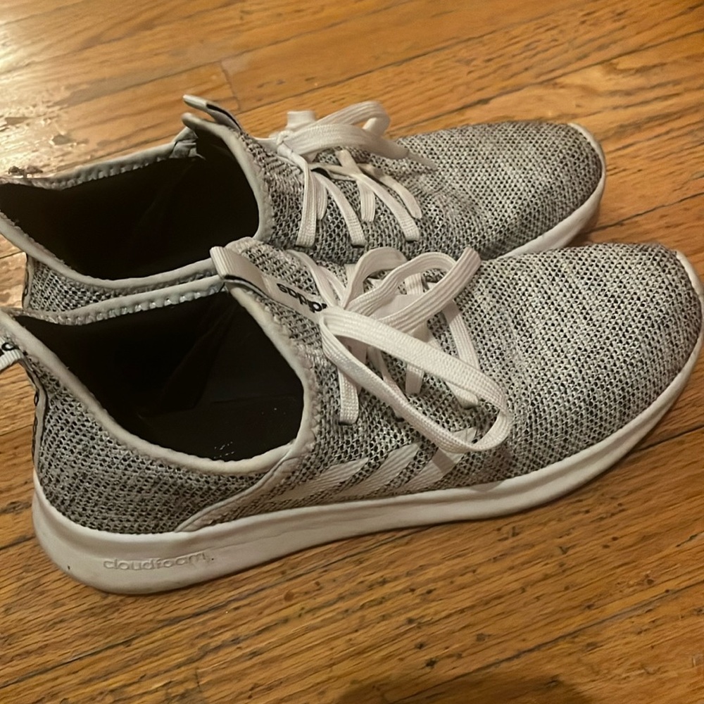 Addidas. Size 8 women’s. Very good condition.